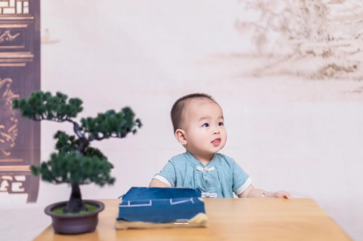 广州代怀试管生子宝宝喊肚子疼怎么回事